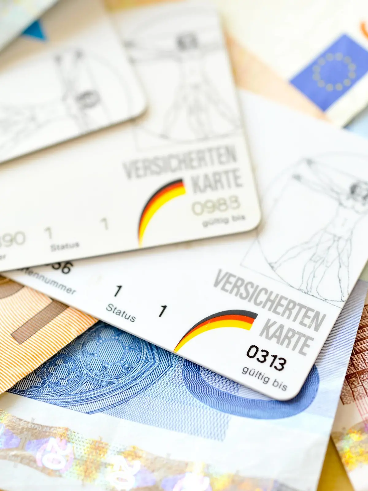 Bildnummer: 53777974  Datum: 05.02.2010  Copyright: imago/Niehoff
Krankenkassen Versicherungskarten und Euroscheine Symbolfoto Krankenversicherung Versicherungsbeitrag Beiträge kbdig xkg 2010 quer Beitrag Beiträge Erhöhung Geld Bargeld Geldschein Banknote Banknoten Geldscheine Gesund Gesundheit Gesundheitswesen Kosten Preis Kostensteigerung Krankenkasse Krankenkassen Krankenkassenbeitrag Krankenkassenbeiträge Krankenkassenkarte Krankenkassenchipkarte Versicherung Versicherungen Versicherungskarte Versicherungskarten erhöht erhöhte Gesundheitskosten o0 Finanzen Euro

Bildnummer 53777974 Date 05 02 2010 Copyright Imago Niehoff Health insurance companies Insurance cards and Euro notes Symbolic image Health insurance Insurance contribution Contributions Kbdig xkg 2010 horizontal Contribution Contributions Increase Money Cash Money Banknote Banknotes Cash receipts healthy Health Health care Costs Prize Cost increase Health insurance Health insurance companies Health insurance contribution Health insurance contributions Health insurance card Health insurance smart card Insurance Insurance Insurance card Insurance cards increased increased Healthcare costs o0 Finance Euro 