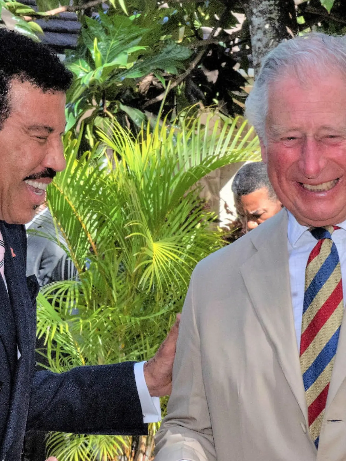 Bild zu: "Lionel Richie & Prinz Charles lachen sich schlapp"