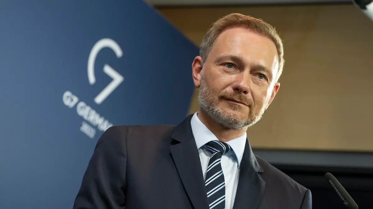  Pressekonferenz Eckpunkte für ein Gesetz zur Modernisierung des Kapitalmarktes - Christian Lindner, BundesfinanzministerPressekonferenz Eckpunkte für ein Gesetz zur Modernisierung des Kapitalmarktes - Christian Lindner, Bundesfinanzminister, Berlin Berlin Deutschland Bundesfinanzministerium *** Press conference Key points for a law to modernize the capital market Christian Lindner, Federal Minister of Finance Press conference Key points for a law to modernize the capital market Christian Lindner, Federal Minister of Finance, Berlin Berlin Germany Federal Ministry of Finance