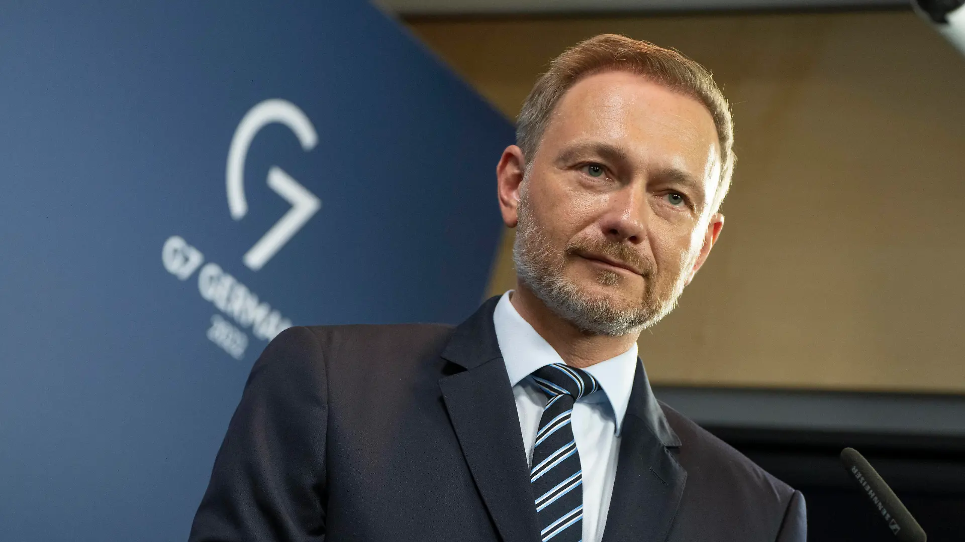 Pressekonferenz Eckpunkte für ein Gesetz zur Modernisierung des Kapitalmarktes - Christian Lindner, BundesfinanzministerPressekonferenz Eckpunkte für ein Gesetz zur Modernisierung des Kapitalmarktes - Christian Lindner, Bundesfinanzminister, Berlin Berlin Deutschland Bundesfinanzministerium *** Press conference Key points for a law to modernize the capital market Christian Lindner, Federal Minister of Finance Press conference Key points for a law to modernize the capital market Christian Lindner, Federal Minister of Finance, Berlin Berlin Germany Federal Ministry of Finance