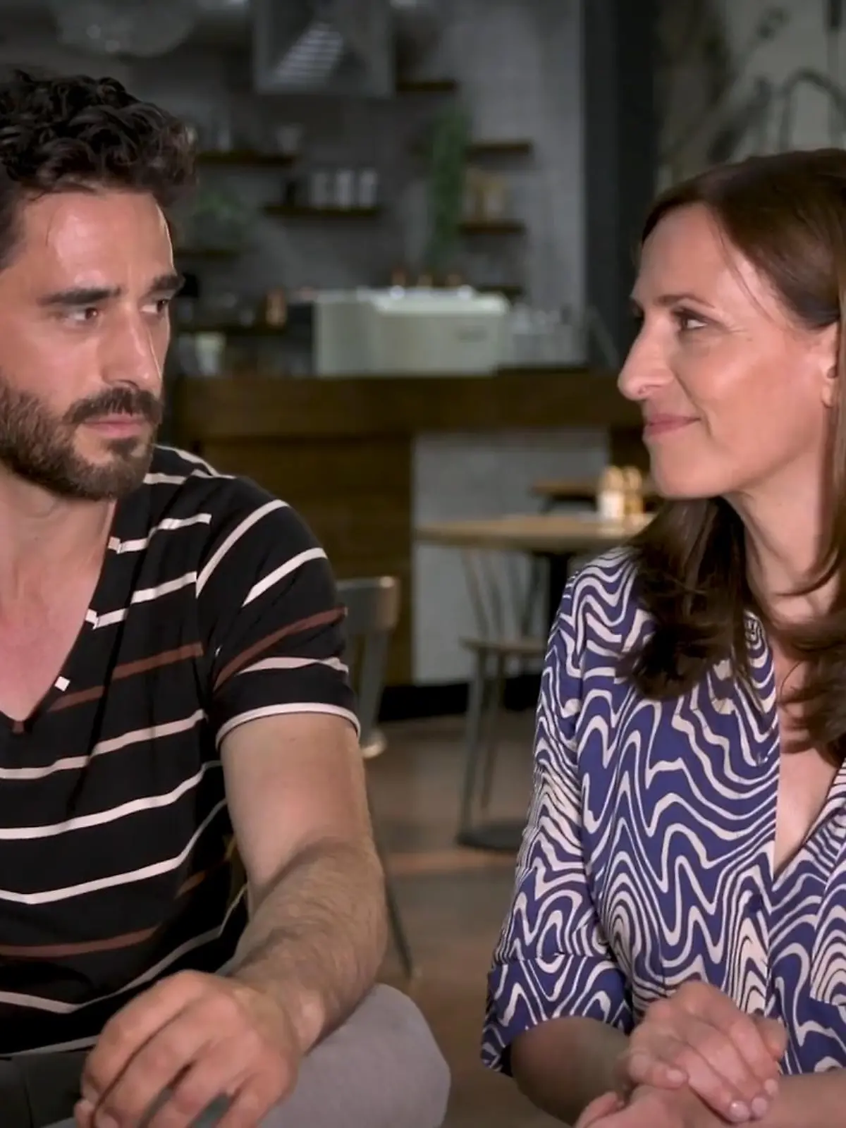 Bild zu: "Wie geht Katrin mit Tobias' Sucht um?"