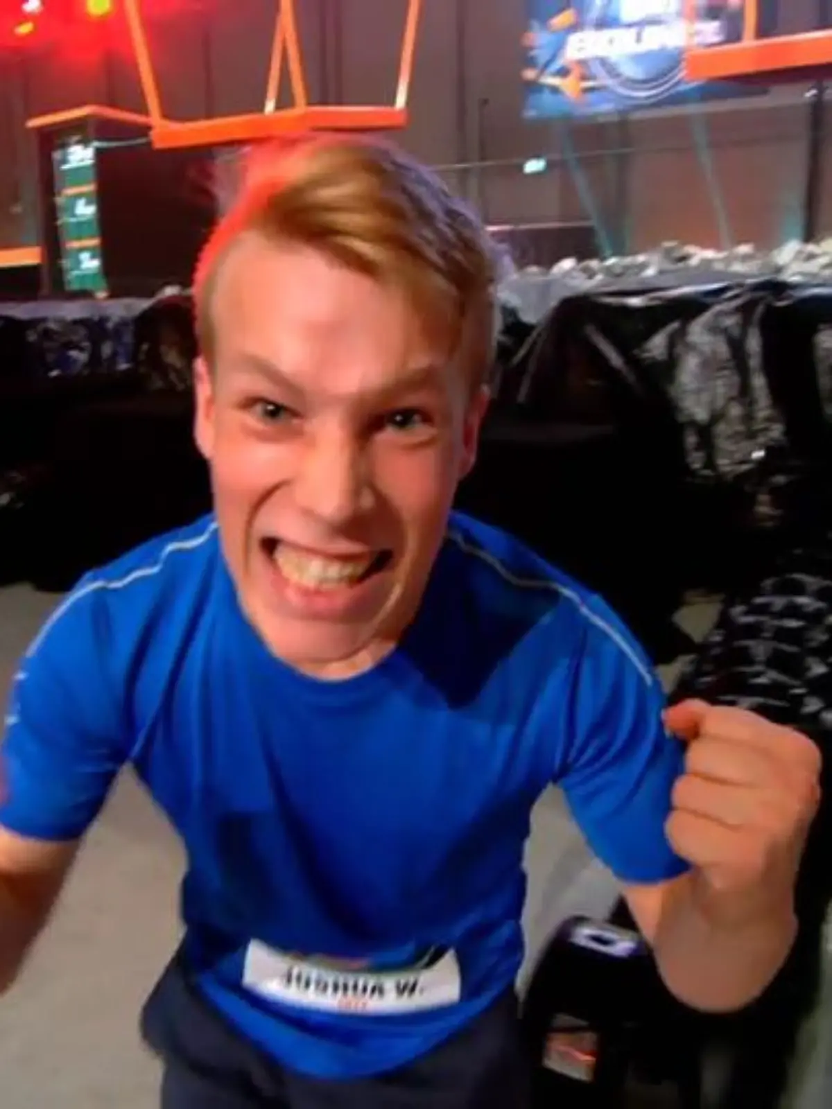 Bild zu: "Joshua rockt das Achtelfinale"