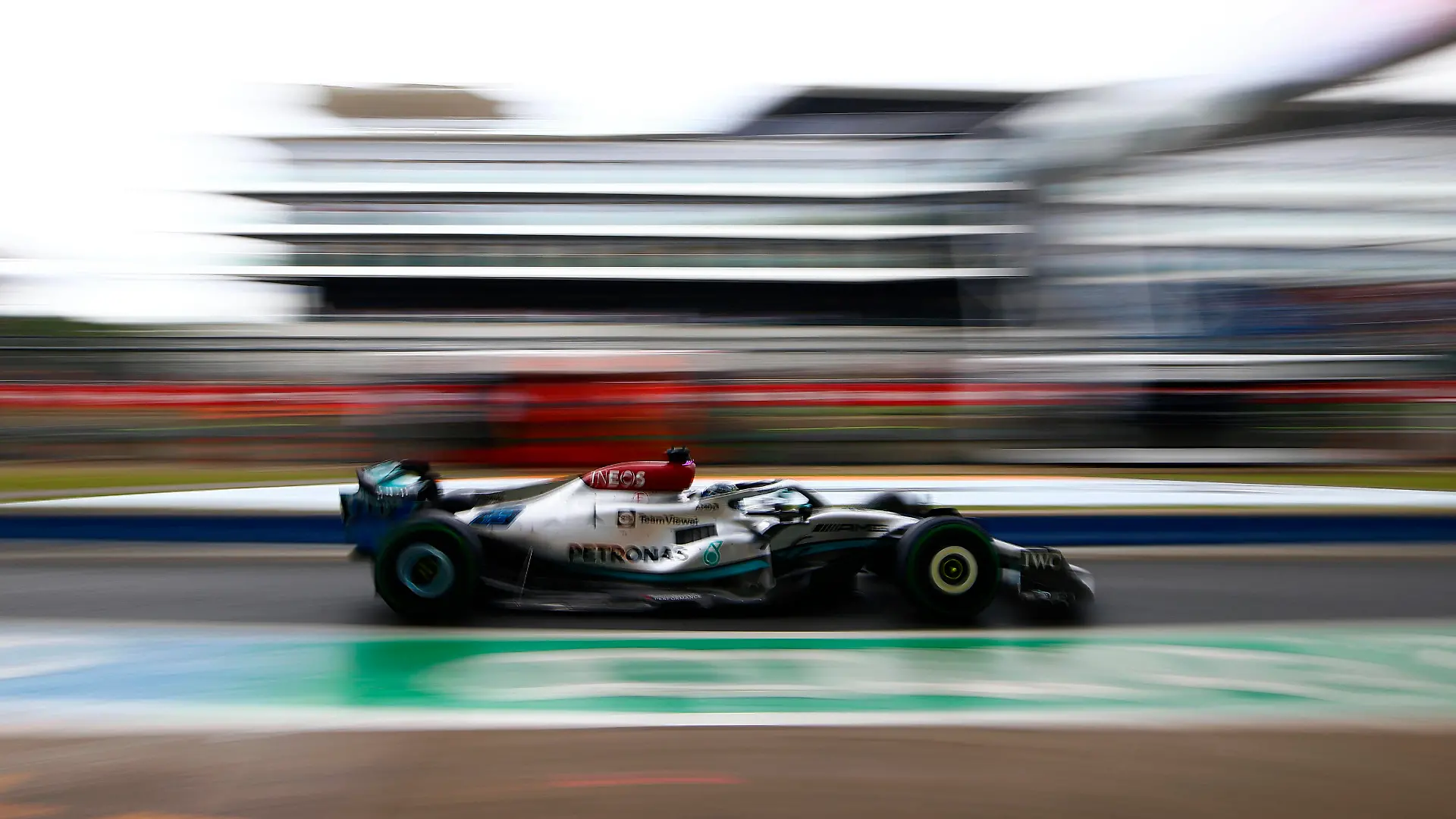 Formula 1 2022: British GP SILVERSTONE CIRCUIT, UNITED KINGDOM - JULY 01: George Russell, Mercedes W13 during the British GP at Silverstone Circuit on Friday July 01, 2022 in Northamptonshire, United Kingdom. Photo by Andy Hone / LAT Images Images PUBLICATIONxINxGERxSUIxAUTxHUNxONLY GP2210_070213_ONZ9379