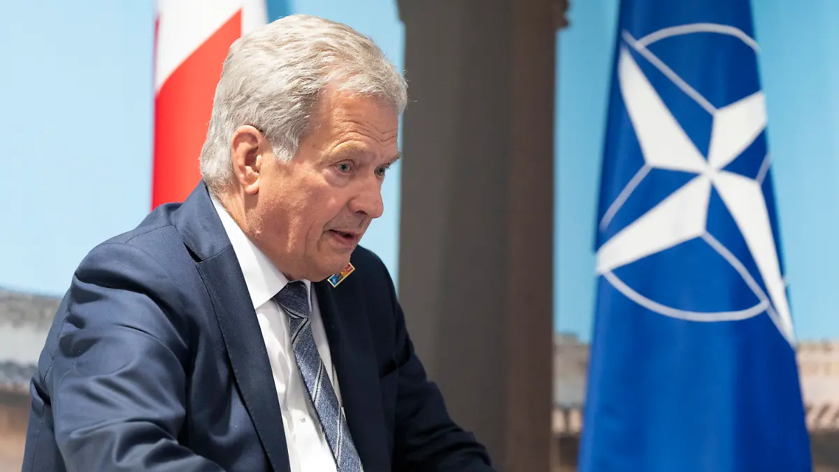 29.06.2022, Spanien, Madrid: Sauli Niinistö, Präsident von Finnland, spricht während des Treffens mit dem kanadischen Premierminister Trudeau während des Nato-Gipfels. Die Staats- und Regierungschefs der 30 Bündnisstaaten sollen bei dem Spitzentreffen Entscheidungen zur Umsetzung der Reformagenda «Nato 2030» treffen. Foto: Paul Chiasson/Canadian Press via ZUMA Press/dpa +++ dpa-Bildfunk +++