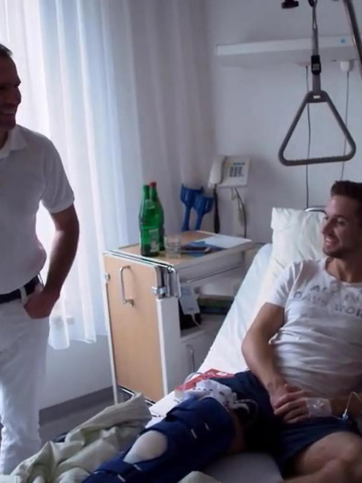 Bild zu: "Patient kann bald wieder Fußball spielen"