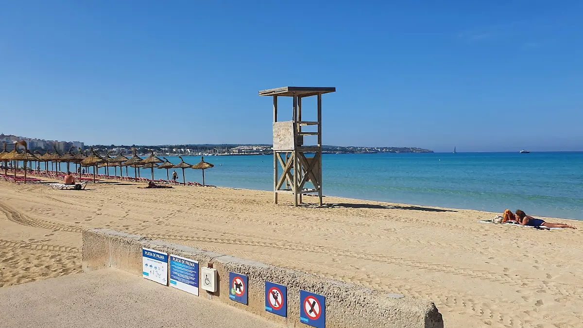 Badegäste Fehlanzeige Mitte Mai an der Playa de Palma auf Mallorca, Themenfoto: Urlaub, Mittelmeer, Mallorca, Playa de Palma, - Foto: Augst/Eibner-Pressefoto