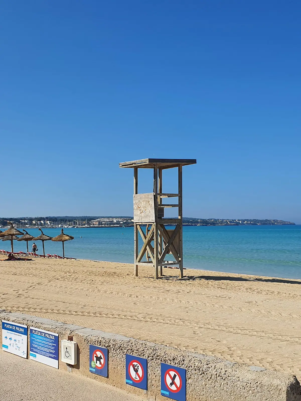 Badegäste Fehlanzeige Mitte Mai an der Playa de Palma auf Mallorca, Themenfoto: Urlaub, Mittelmeer, Mallorca, Playa de Palma, - Foto: Augst/Eibner-Pressefoto