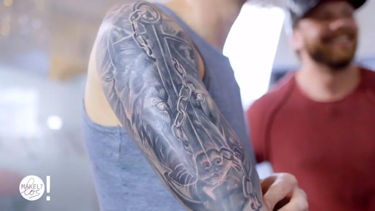 Floyd bekommt sein "Cover-Up" Das neue Tattoo rockt
