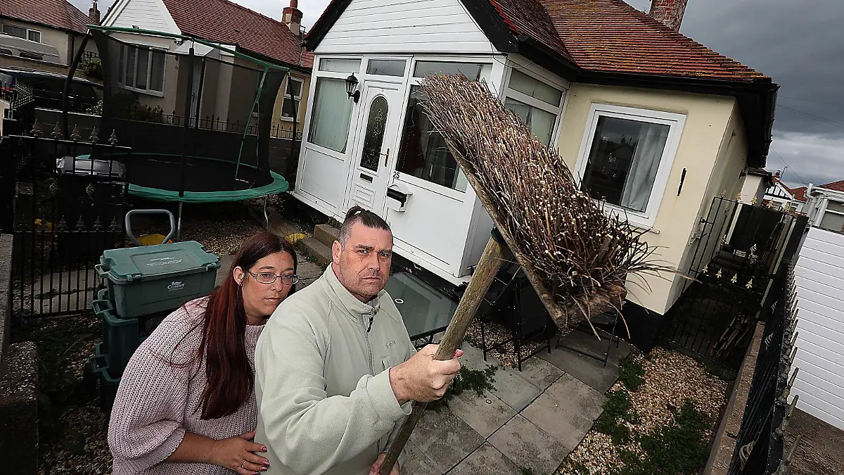 EXCLUSIVE: Nicki and Dave Baker of Woodside Avenue, Kinmel Bay say their lives are blighted by a pair of Herring Gulls that have nested on their roof. They say they are constantly mobbed by the parent birds and have had to defend themselves when leaving their home with a broom. Pictured: The Herring Gulls have been said to have been aggressive towards anyone near the property. Photo by Ian Cooper. 28 Jun 2022 Pictured: Nicki and Dave Baker of Woodside Avenue, Kinmel Bay say their lives are blighted by a pair of Herring Gulls that have nested on their roof. They say they are constantly mobbed by the parent birds and have had to defend themselves when leaving their home with a broom. Photo by Ian Cooper. Photo credit: Mirrorpix / MEGA TheMegaAgency.com +1 888 505 6342 (Mega Agency TagID: MEGA873261_002.jpg) [Photo via Mega Agency]