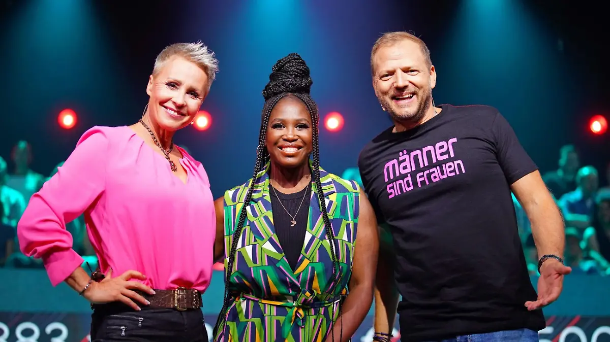 Das Promi-Panel: Sonja Zietlow (l.), Motsi Mabuse und Mario Barth.
Die Verwendung des sendungsbezogenen Materials ist nur mit dem Hinweis und Verlinkung auf RTL+ gestattet.