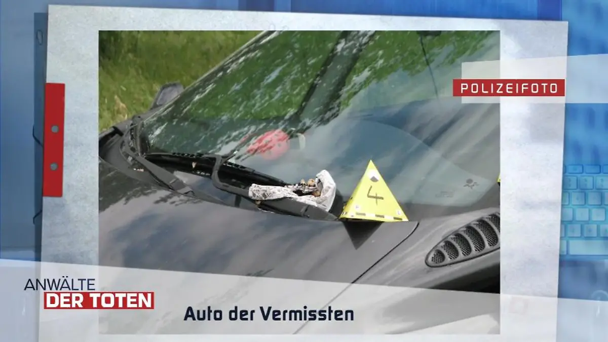 Ein Auto bedeckt mit Damendessous Wurde die Fahrerin ermordet?