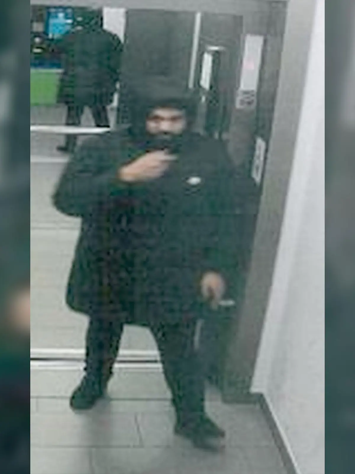 Wer hat diesen Mann gesehen? Er soll in Bonn eine 17-Jährige vergewaltigt haben.