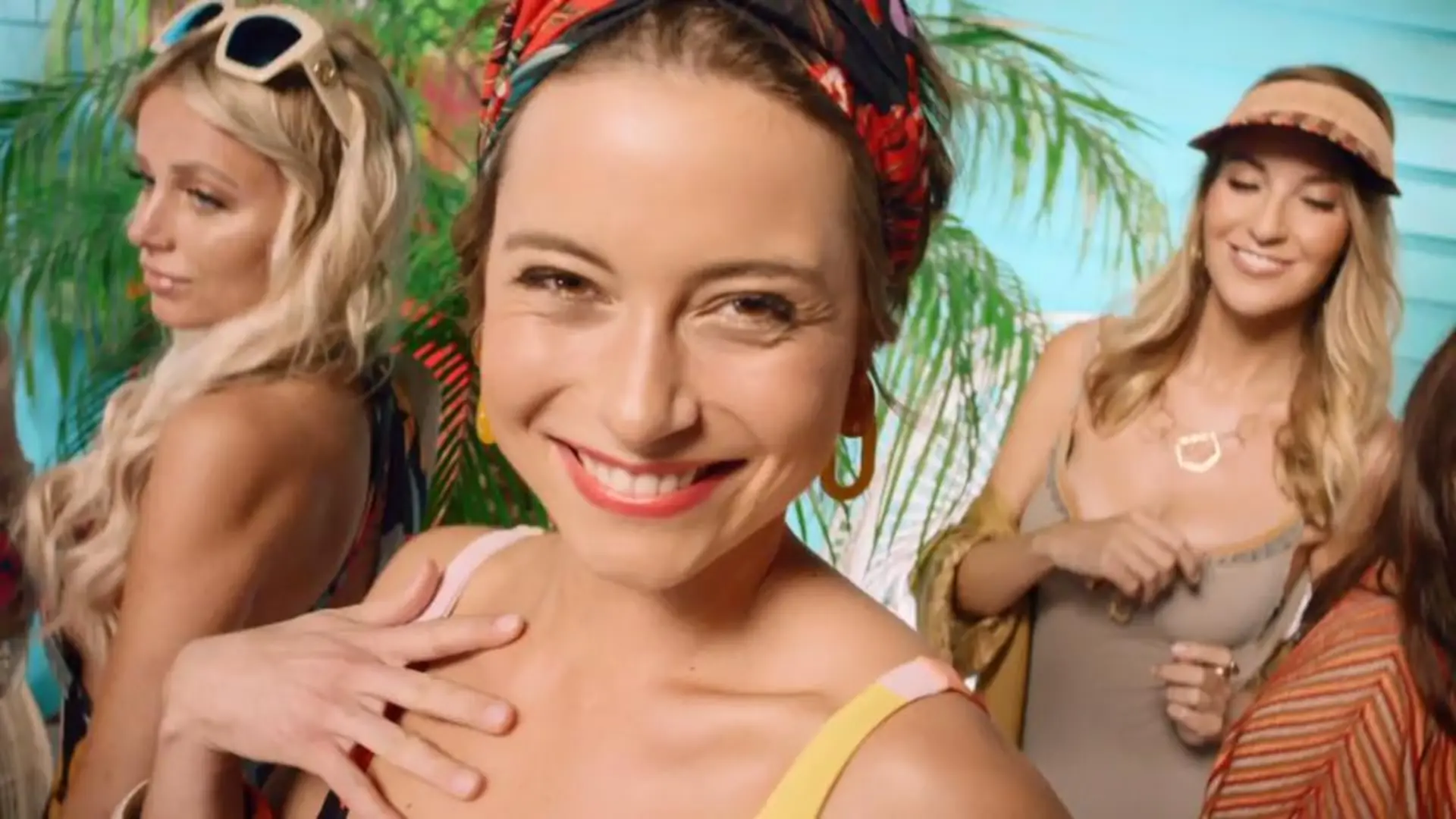 Die Frauen tanzen sich für den Bachelor warm Lernt die Ladys kennen