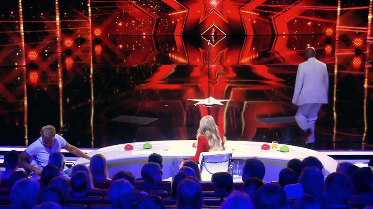 Dieter und Bruce flüchten vor Sylvie Das Supertalent 2018: Show 11