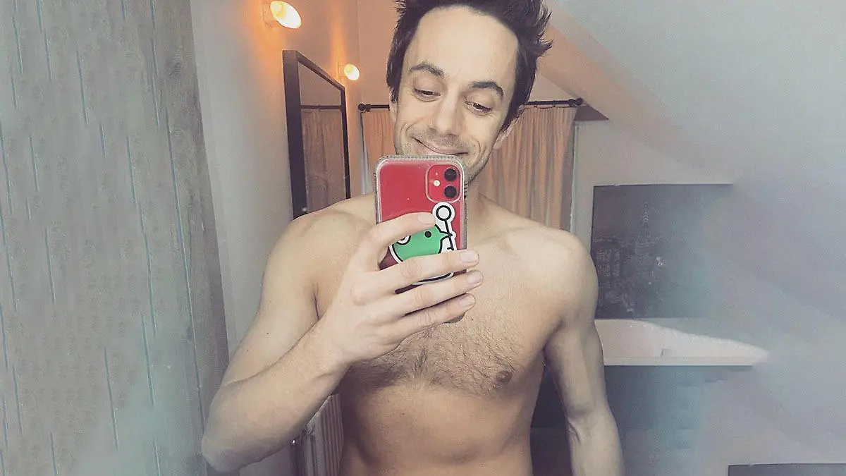 Nick sportlich und fit macht Selfie