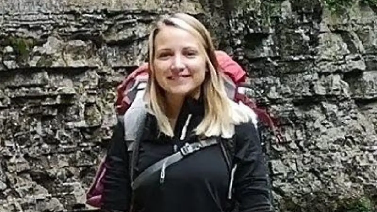 HANDOUT - 10.09.2020, Baden-Württemberg, Todtmoos: Das Fahndungsfoto der Polizei zeigt Scarlett S. aus Bad Lippspringe. Im Fall der seit fast zwei Jahren vermissten jungen Schwarzwald-Wanderin aus Nordrhein-Westfalen gehen die Ermittler neuen Hinweisen nach. Nach der ZDF-Fernsehsendung «Aktenzeichen XY ... vermisst» gingen über 70 Hinweise ein. Die 26-Jährige aus Bad Lippspringe wird seit dem 10. September im Südschwarzwald vermisst. (zu «Wo ist Scarlett?» - Über 70 neue Hinweise zu vermisster Wanderin») Foto: -/Polizei Freiburg/dpa - ACHTUNG: Verwendung nur bis zum Ende der Öffentlichkeitsfahndung der Polizei +++ dpa-Bildfunk +++