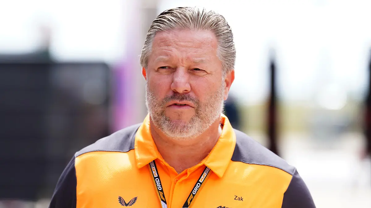 30.06.2022, Großbritannien, Towcester: Motorsport: Formel-1-Weltmeisterschaft, vor dem Grand Prix von Großbritannien, Ankunft der Fahrer: Zak Brown, Geschäftsführer von McLaren Racing, trifft an der Rennstrecke ein. Der Große Preis von Großbritannien findet am 03.07.2022 statt. Foto: David Davies/PA Wire/dpa +++ dpa-Bildfunk +++