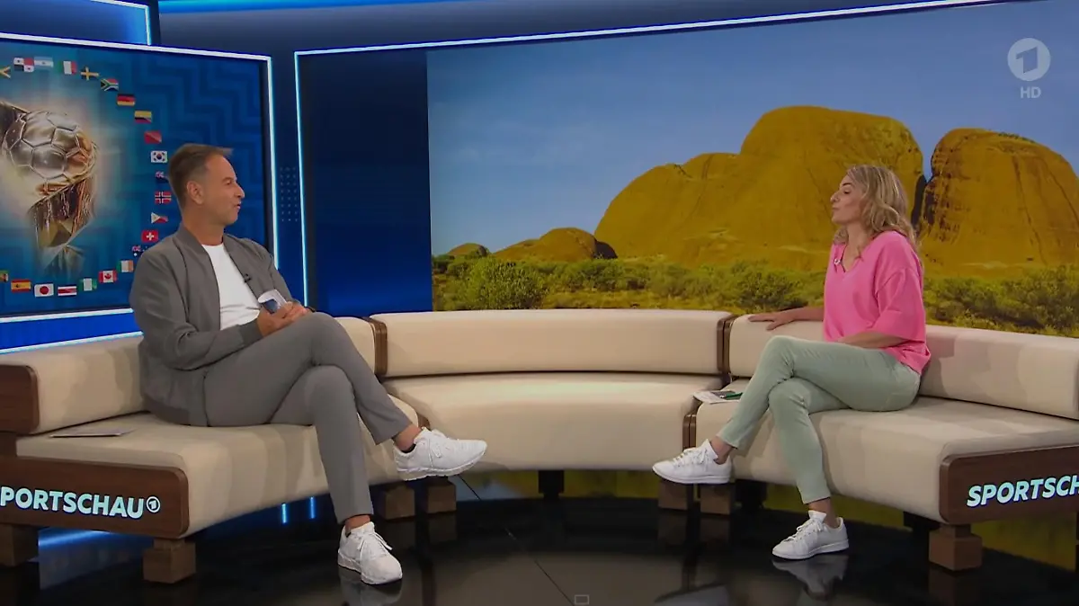 Nia Künzer (li.) in der ARD-Sportschau mit Moderator Claus Lufen.