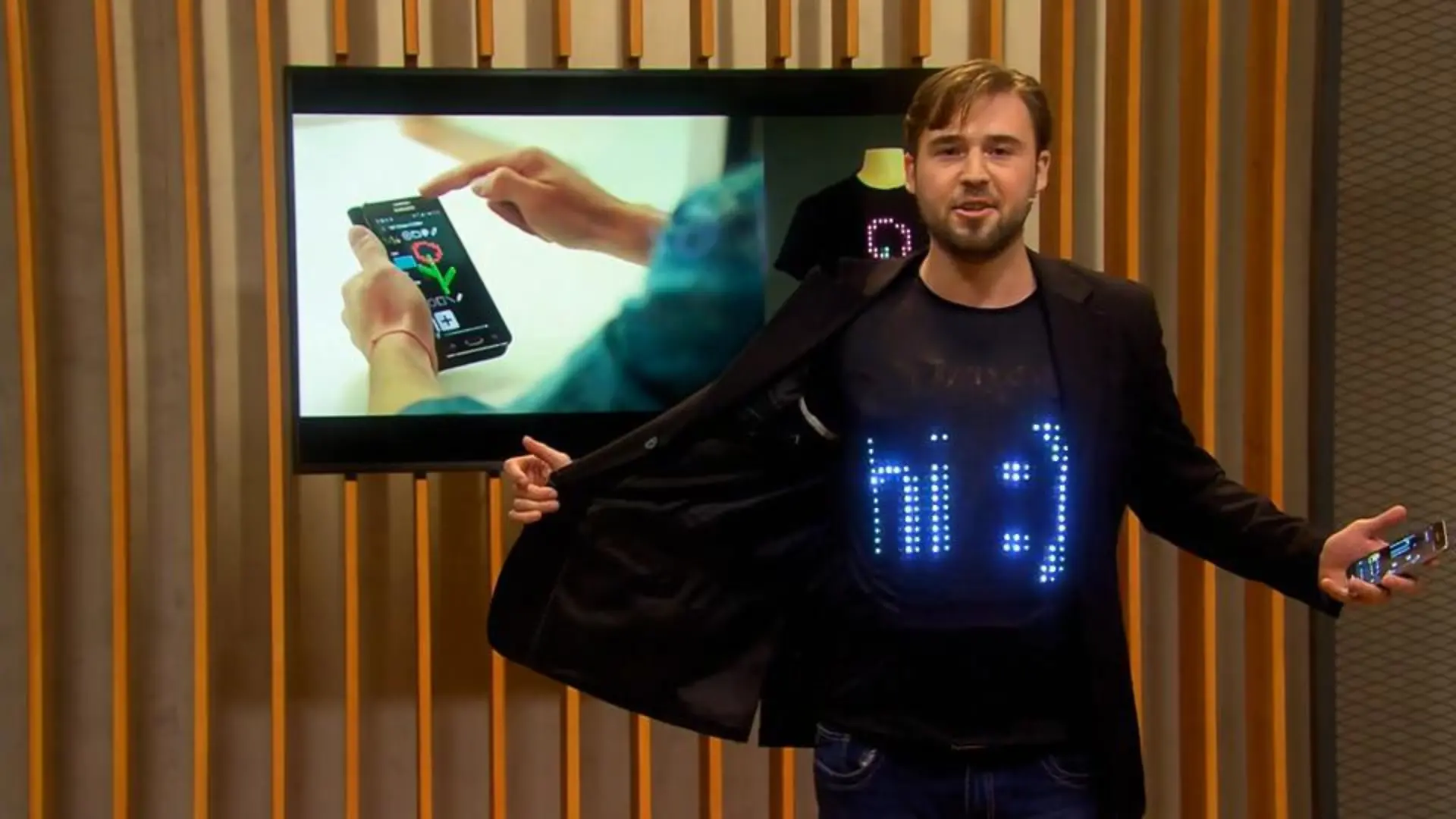 Diese Technologie ist ein wahrer Hingucker Das app-gesteuerte LED-T-Shirt