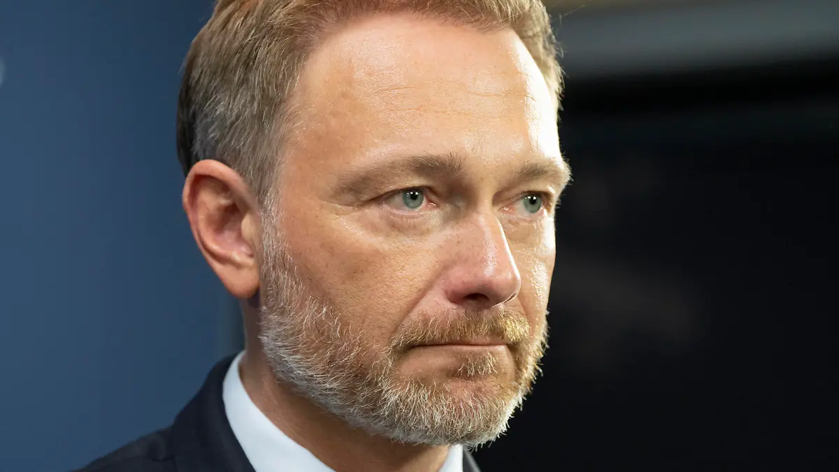 Pressekonferenz Eckpunkte für ein Gesetz zur Modernisierung des Kapitalmarktes - Christian Lindner, BundesfinanzministerPressekonferenz Eckpunkte für ein Gesetz zur Modernisierung des Kapitalmarktes - Christian Lindner, Bundesfinanzminister, Berlin Berlin Deutschland Bundesfinanzministerium *** Press conference Key points for a law to modernize the capital market Christian Lindner, Federal Minister of Finance Press conference Key points for a law to modernize the capital market Christian Lindner, Federal Minister of Finance, Berlin Berlin Germany Federal Ministry of Finance