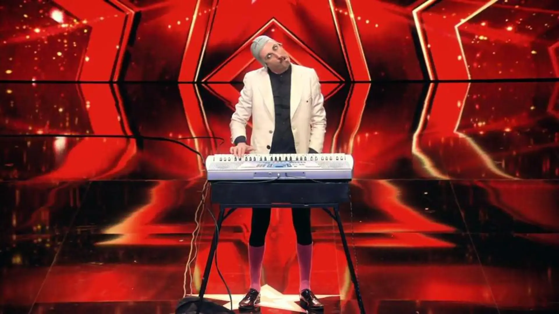 Matteo Galbusera punktet mit irrer Keyboard-Show Das Supertalent 2018: Show 8