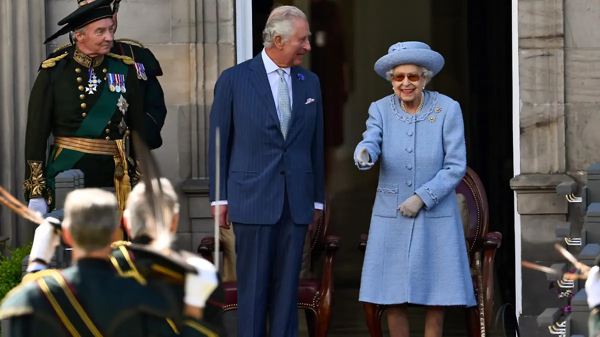 EDINBURGH, SCOTLAND - JUNE 30: Queen Elizabeth II attends the Royal Company of Archers Reddendo Parade in the gardens of the Palace of Holyroodhouse on June 30, 2022 in Edinburgh, United Kingdom. Members of the Royal Family are spending a Royal Week in Scotland, carrying out a number of engagements between Monday June 27 and Friday July 01, 2022. (Photo by Jeff J Mitchell/Getty Images)