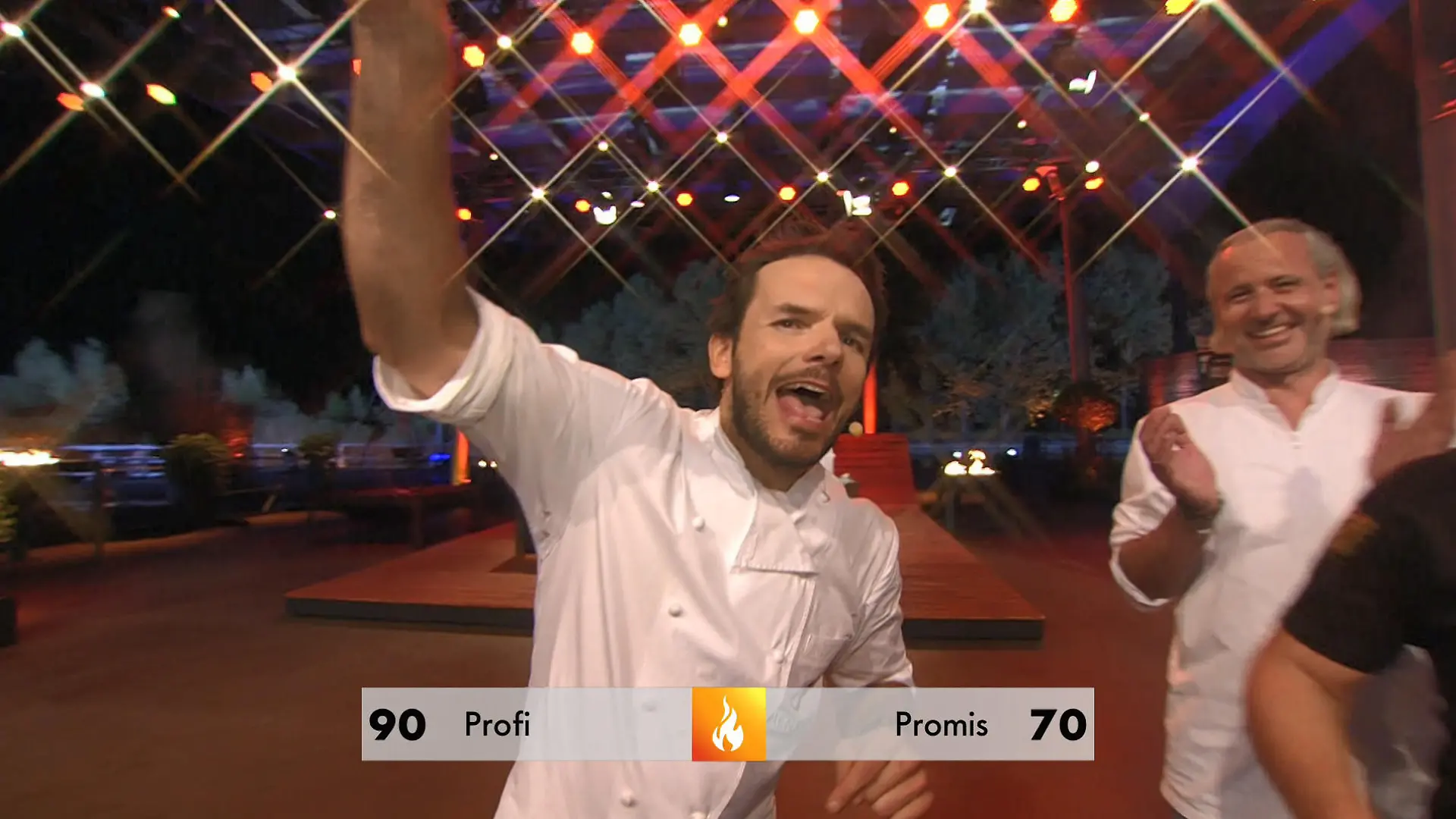 Steffen Henssler grillt das Promi-Team richtig durch Und darunter auch seinen Kumpel Tim Mälzer