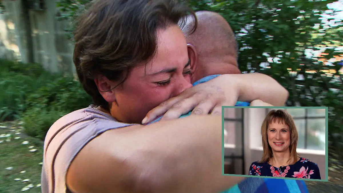 Ein tränenreiches Wiedersehen von Vater und Tochter Javier und Estrella