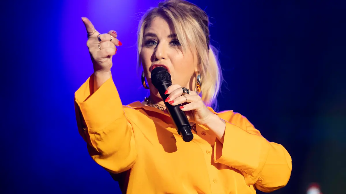 Entertainment Bilder des Tages Schlager pur 2022 Unterhaltung: Schlager pur 2022 am 11.06.2022 in Stralsund Mecklenburg-Vorpommern. Beatrice Egli steht in Stralsund auf der Bühne Stralsund Mahnkesche Wiese Mecklenburg-Vorpommern Deutschland *** Schlager pur 2022 entertainment Schlager pur 2022 on 11 06 2022 in Stralsund Mecklenburg Western Pomerania Beatrice Egli is on stage in Stralsund Mahnkesche Wiese Mecklenburg Western Pomerania Germany Copyright: xMarcoxSteinbrenner/Kirchner-Mediax