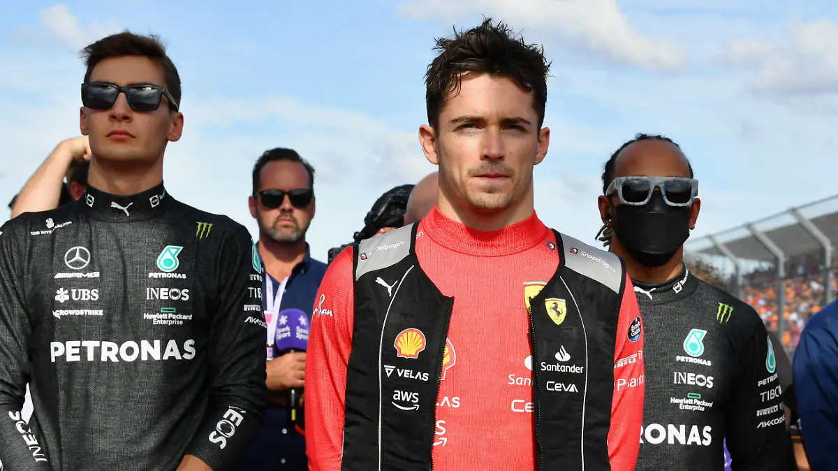Formula 1 2022: Australian GP MELBOURNE GRAND PRIX CIRCUIT, AUSTRALIA - APRIL 10: George Russell, Mercedes-AMG, Charles Leclerc, Ferrari, and Sir Lewis Hamilton, Mercedes-AMG, on the grid during the Australian GP at Melbourne Grand Prix Circuit on Sunday April 10, 2022 in Melbourne, Australia. Photo by Mark Sutton / Sutton Images Images PUBLICATIONxINxGERxSUIxAUTxHUNxONLY GP2203_134437MS2_1864 