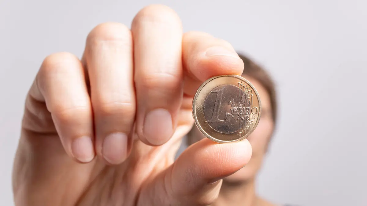  1 euro *** 1 euro ltp-fyr,model released, Symbolfoto