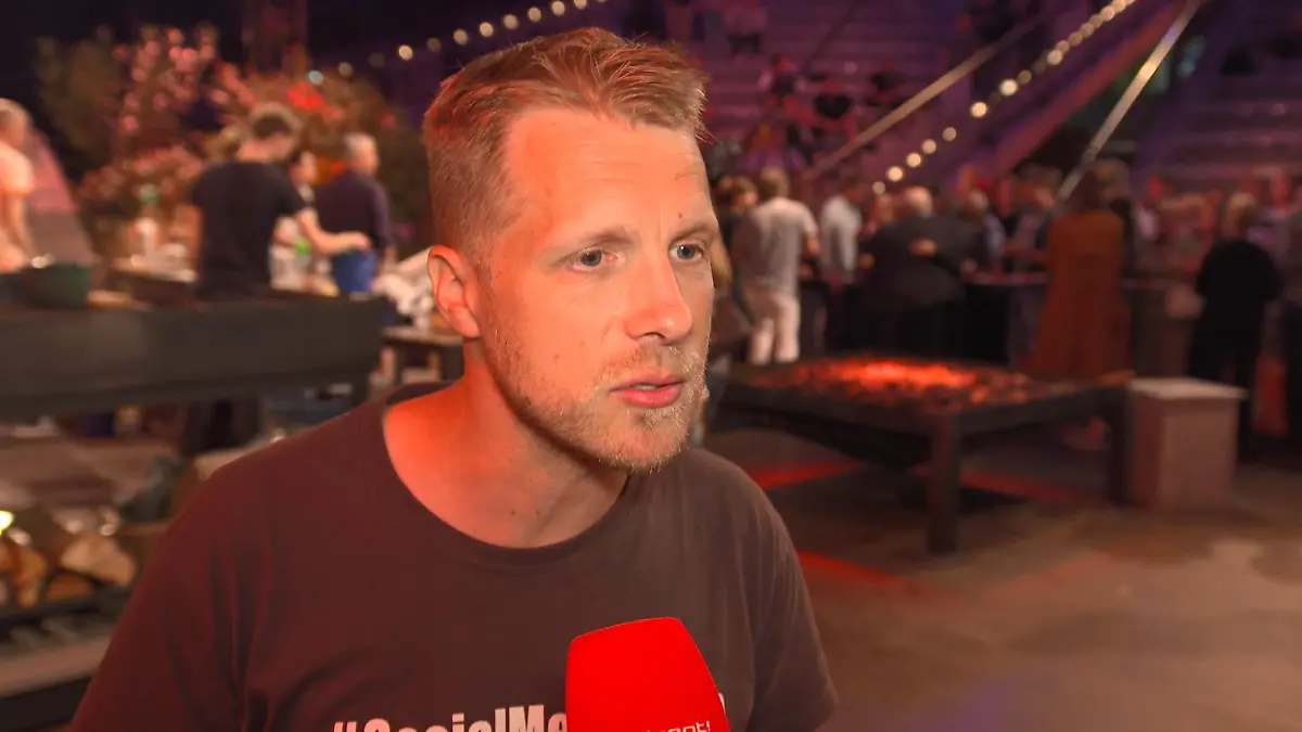 Das sagt Oliver Pocher zum Auftrit von Tim Mälzer "Wir haben ja eine echten Starkoch hier"
