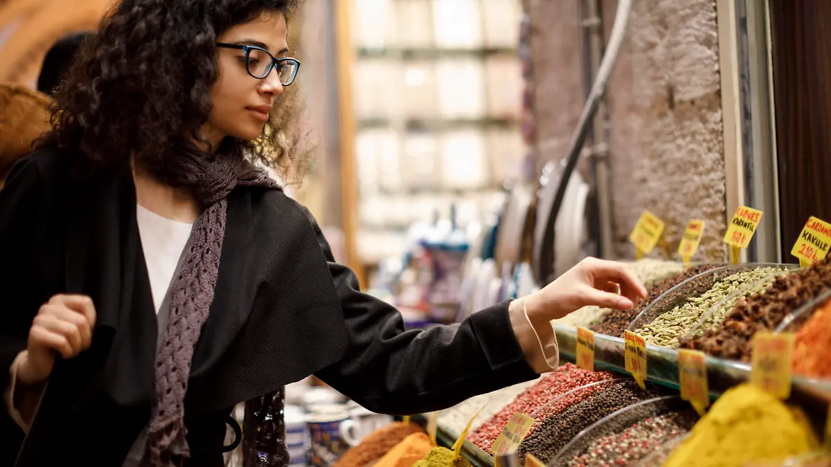 Woman shopping in spice shop in Grand Bazaar, Istanbul, Turkey