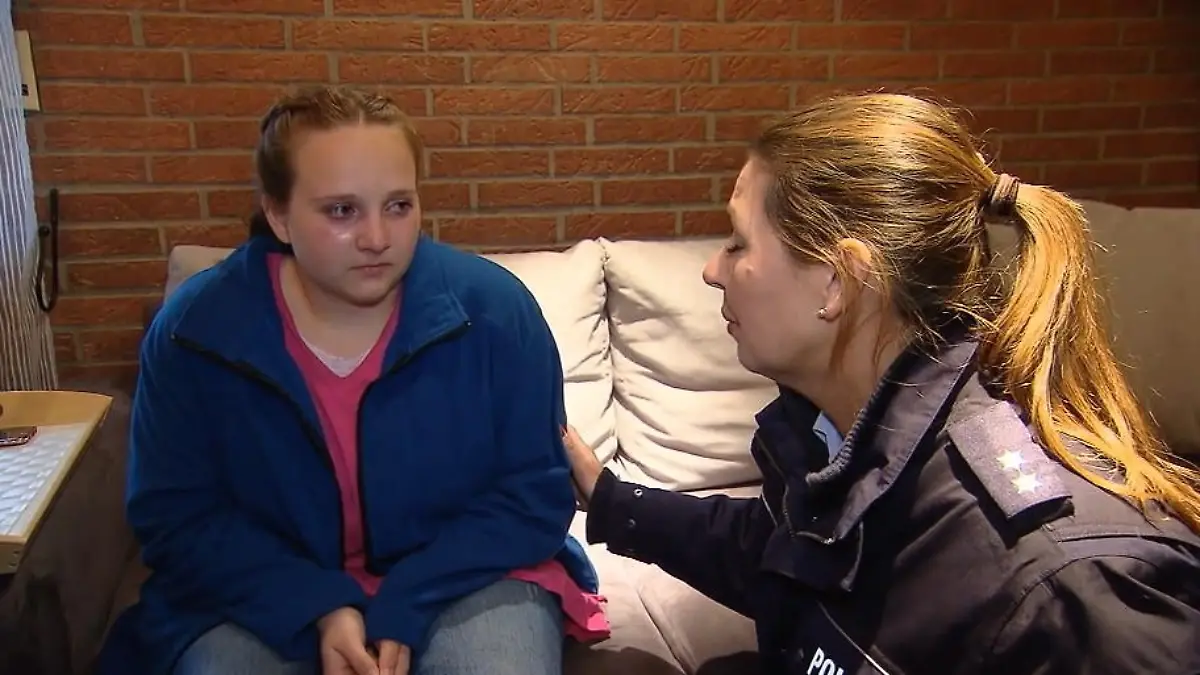 Teenie-Mutter steht kurz vor einer Verzweiflungstat Rettung in letzter Sekunde