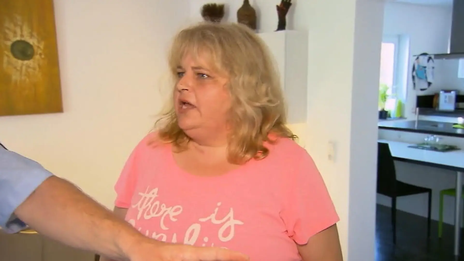Exfrau verprügelt ihren Mann Häusliche Gewalt
