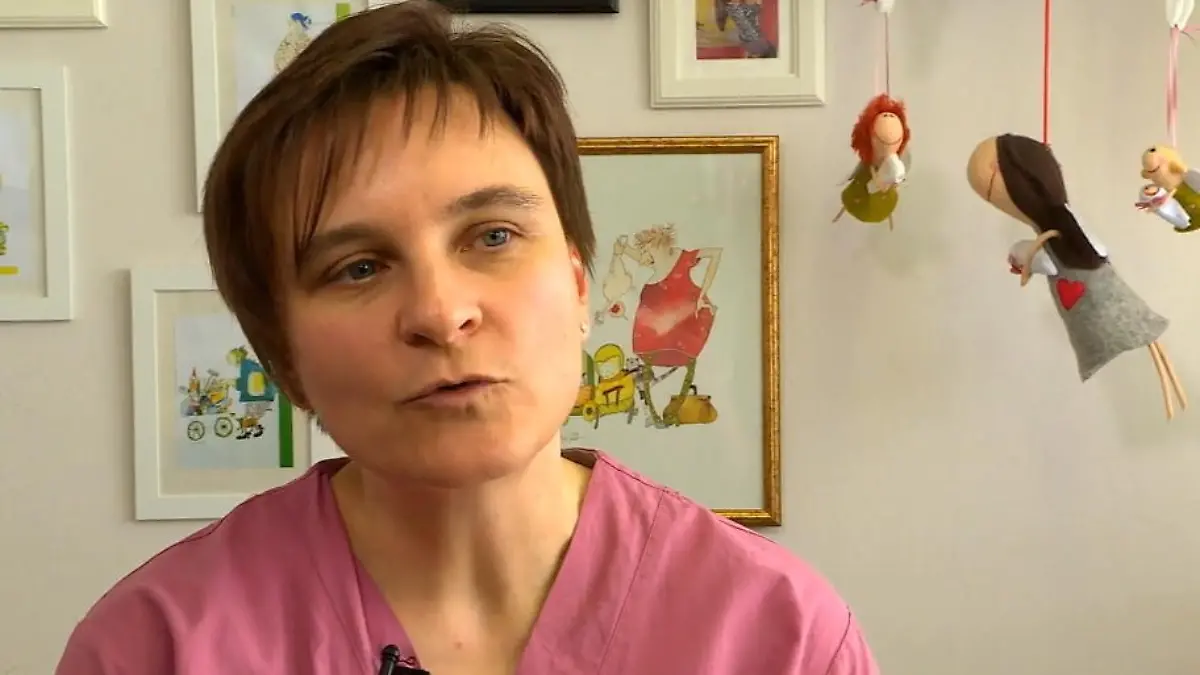 "Die Arbeit ist nicht zu Ende, wenn die Kinder geboren sind" Unterwegs mit Hebamme Katrin Reif