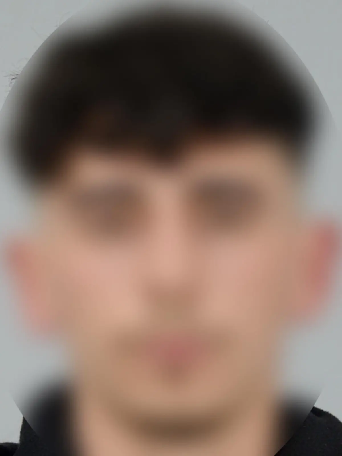 Polizei und Staatsanwaltschaft in Kiel suchen nach diesem Mann, der einen 31-Jährigen auf offener Straße erschossen haben soll