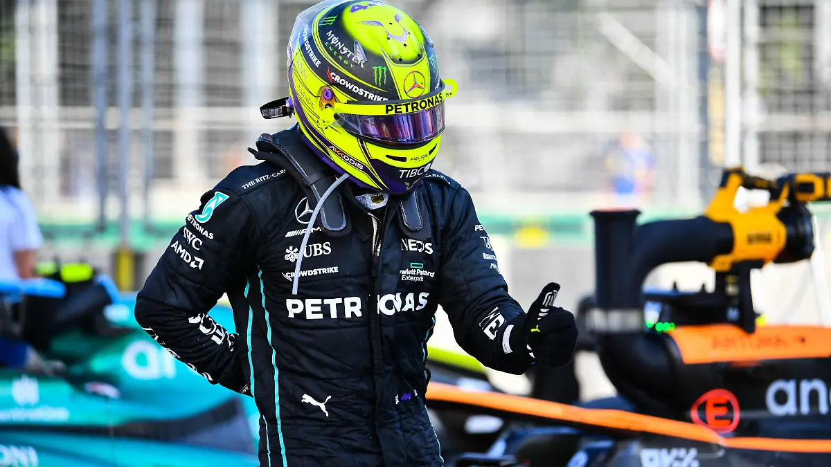 Sport Bilder des Tages Formula 1 2022: Azerbaijan GP BAKU CITY CIRCUIT, AZERBAIJAN - JUNE 12: Sir Lewis Hamilton, Mercedes-AMG, in Parc Ferme during the Azerbaijan GP at Baku City Circuit on Sunday June 12, 2022 in Baku, Azerbaijan. Photo by Simon Galloway / LAT Images Images PUBLICATIONxINxGERxSUIxAUTxHUNxONLY GP2208_124504SG2_0051