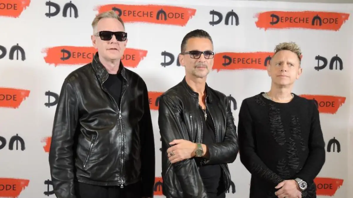 Keyboarder Andrew Fletcher (l-r), Frontmann Dave Gahan und Gitarrist Martin Gore in Mailand. Foto: Lena Klimkeit