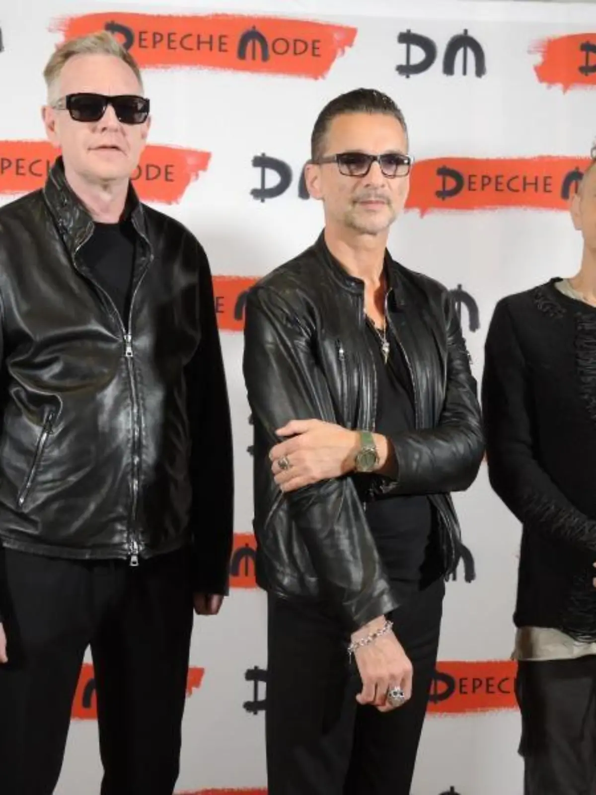 Keyboarder Andrew Fletcher (l-r), Frontmann Dave Gahan und Gitarrist Martin Gore in Mailand. Foto: Lena Klimkeit