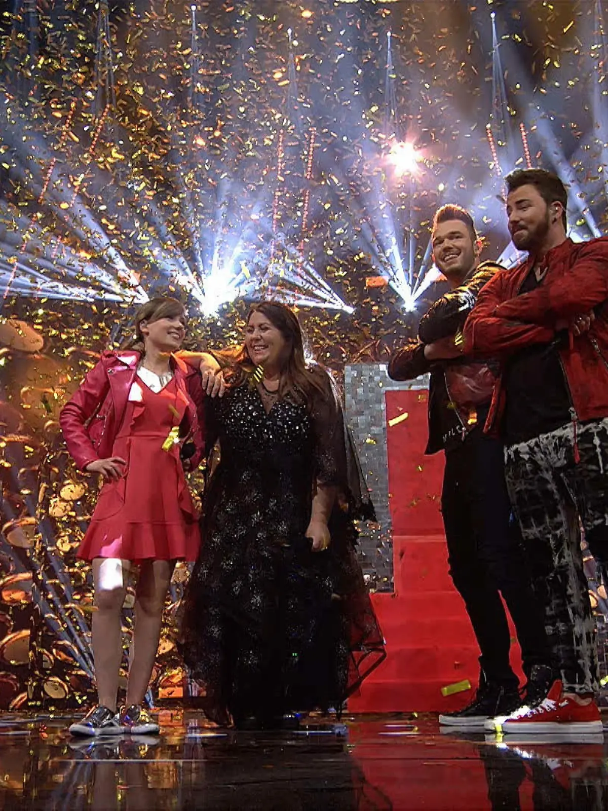 Bild zu: "Die Top 4 eröffnen die Show mit "Wake Me Up""
