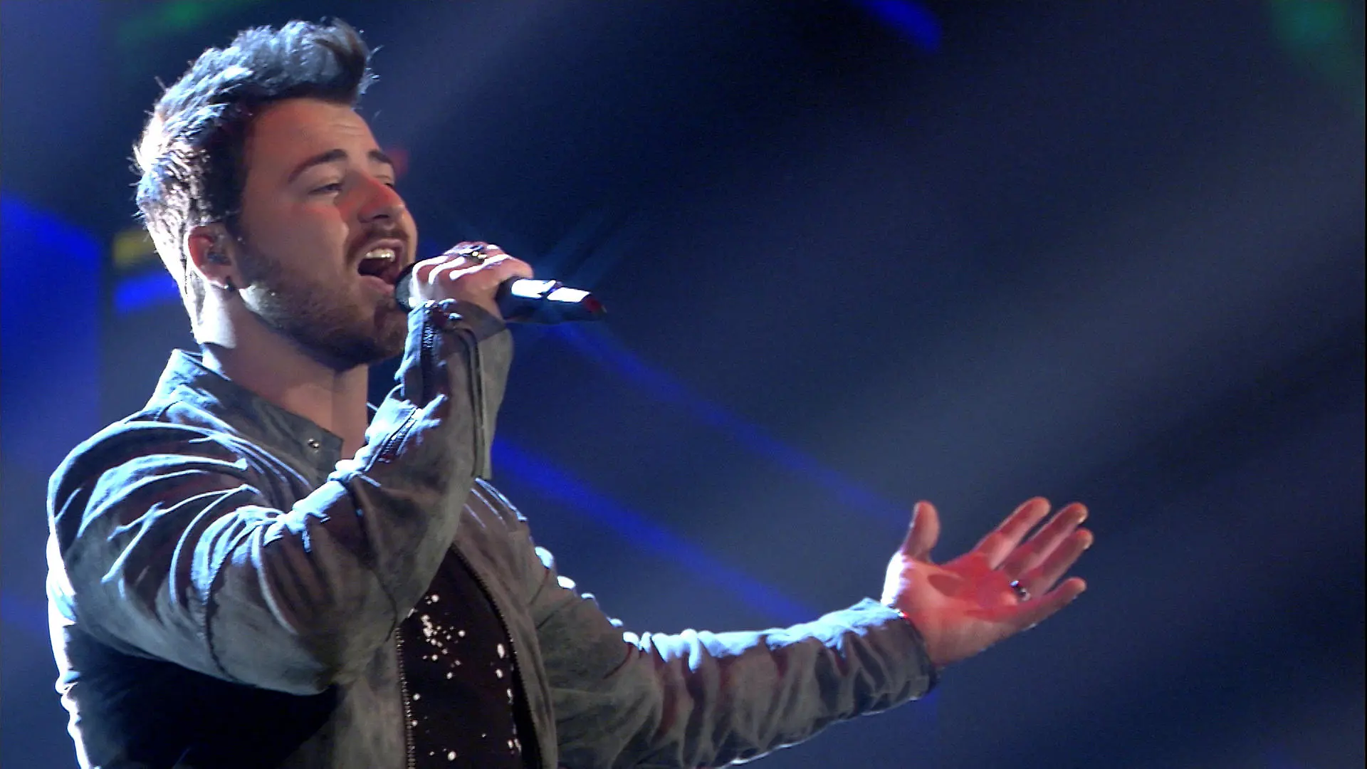Michel Truog sorgt auf der Bühne für ein "Feuerwerk" DSDS 2018: Die 3. Mottoshow