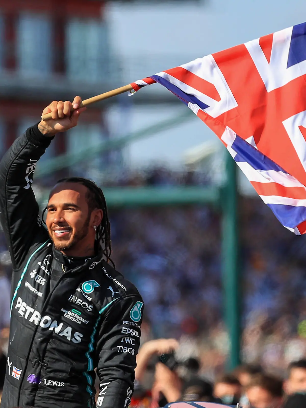 FORMULA 1 BRITISH GRAND PRIX, 18/07/2021 Silverstone Circuit,18 July 2021 Lewis Hamilton GBR, Mercedes AMG Petronas W12 celebrates winning with a Union Jack flag during the FORMULA 1 PIRELLI BRITISH GRAND PRIX RACE at Silverstone, United Kingdom Editorial Use Only PUBLICATIONxNOTxINxUK Copyright: xPhilxDuncanx ESM-0061-0028 