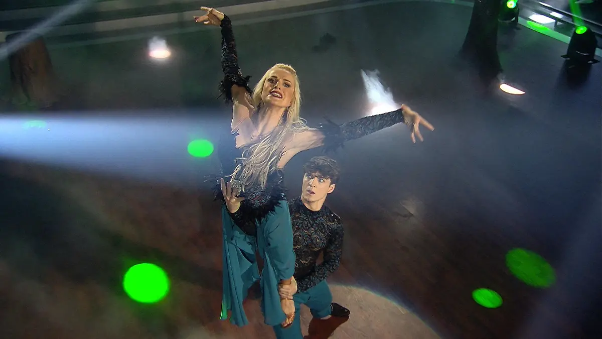 Stolzer Paso Doble mit Roman Lochmann und Katja Kalugina Let's Dance 2018: 5. Liveshow