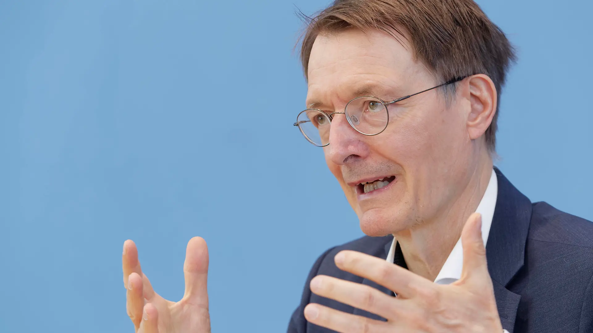 Lauterbach zur Coronal-Lage im Sommer 2022-06-17, Deutschland, Berlin. Bundespressekonferenz zur Corona-Lage im Sommer. Im Bild Karl Lauterbach SPD, Bundesgesundheitsminister. *** Lauterbach to the Coronal situation in the summer 2022 06 17, Germany, Berlin Federal press conference to the Corona situation in the summer In the picture Karl Lauterbach SPD , Federal Minister of Health