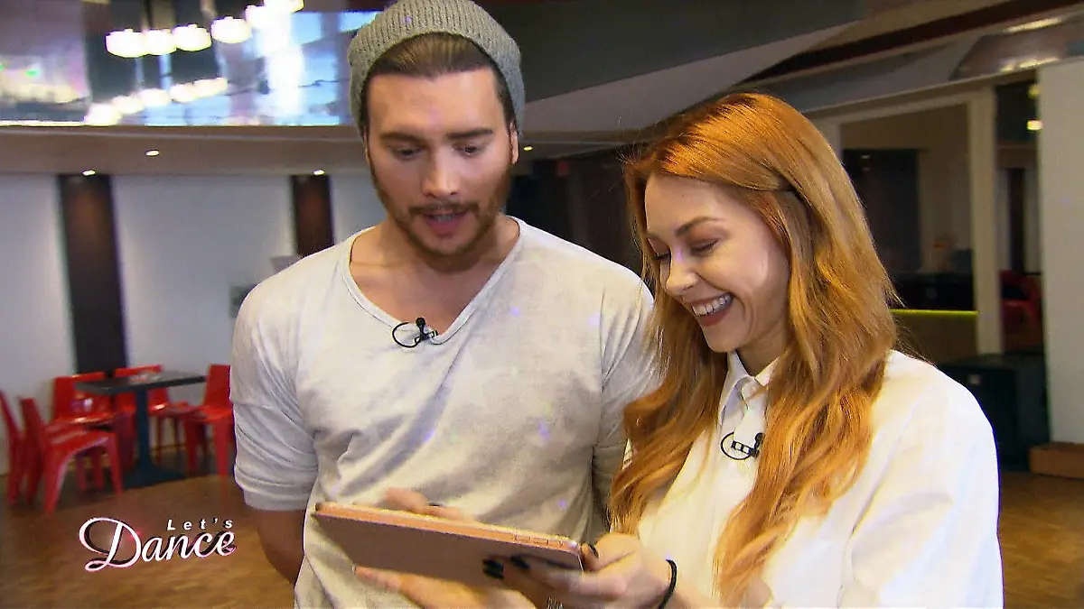 Bela Klenzte wird von Oana Nechiti überrascht Let's Dance 2018: 4. Liveshow