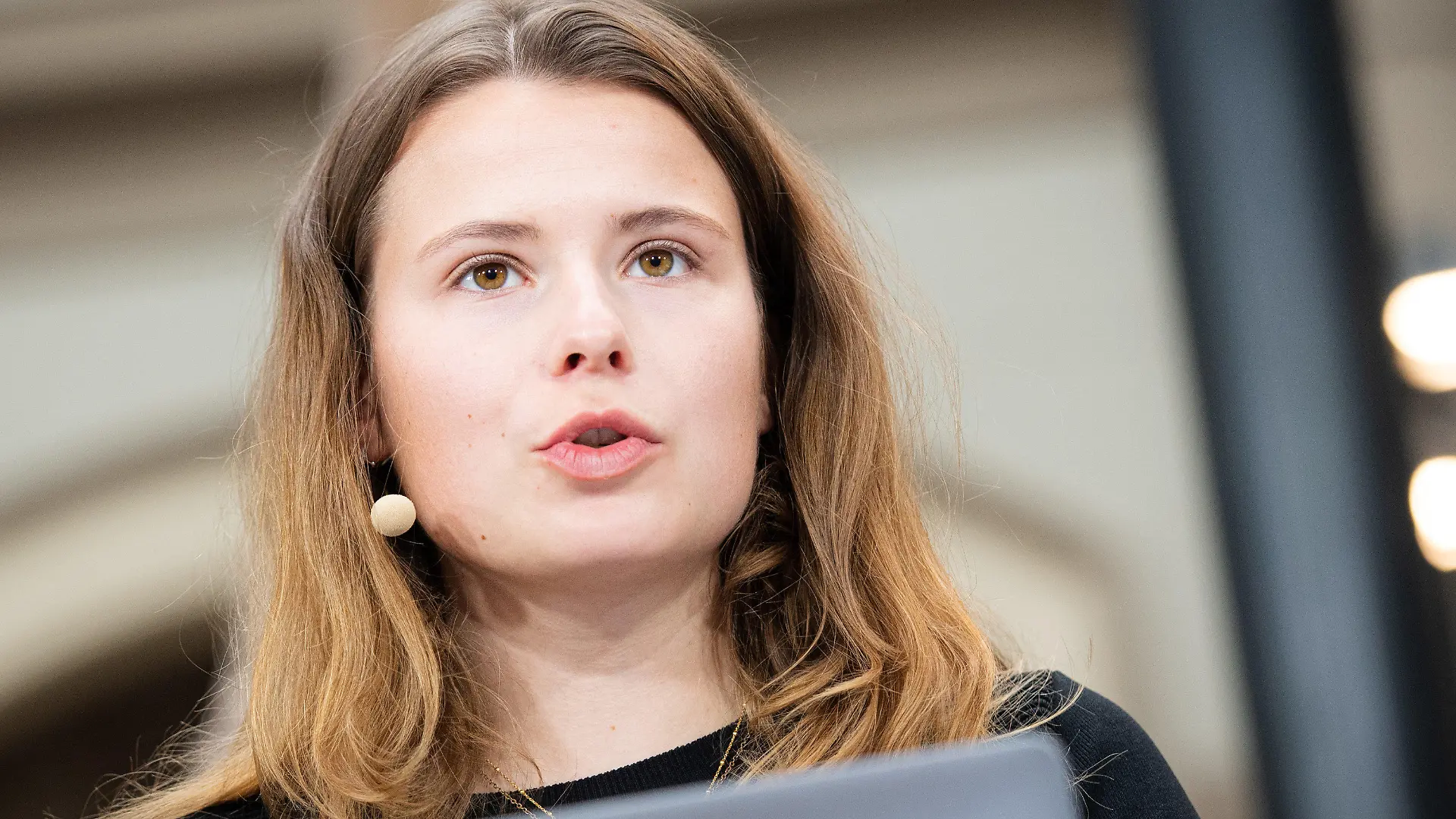 ARCHIV - 20.10.2021, Berlin: Luisa Neubauer von Fridays for Future nimmt an einem Pressegespräch teil.    (zu dpa "Luisa Neubauer: Ukraine-Krieg muss Wendepunkt der Energiepolitik sein") Foto: Paul Zinken/dpa +++ dpa-Bildfunk +++