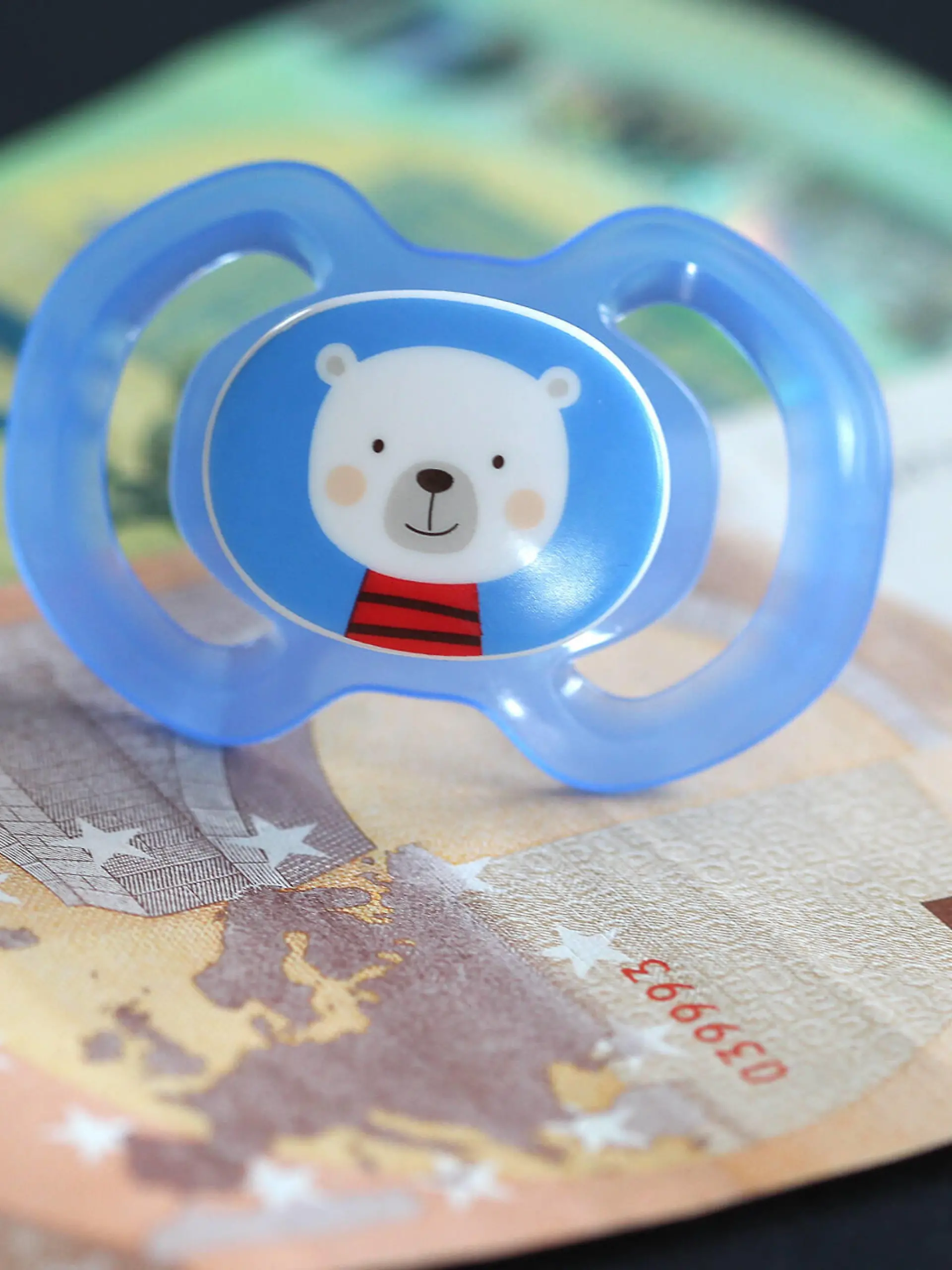 Freiburg Themenbild - Kindergeld, Coronahilfe, Coronabonus, Kinderbonus, Kinderzuschuss der Bundesregierung von 150 EURO Themenbild - Kindergeld, Coronahilfe, Coronabonus, Kinderbonus, Kinderzuschuss der Bundesregierung von 150 EURO *** Freiburg Themed picture Child benefit, Coronahilfe, Coronabonus, Kinderbonus, Kinderzuschuss der Bundesregierung von 150 EURO Themed picture Child benefit, Coronahilfe, Coronabonus, Kinderbonus, Kinderzuschuss der Bundesregierung von 150 EURO Copyright: xFleigx/xEibner-Pressefotox EP_dfg