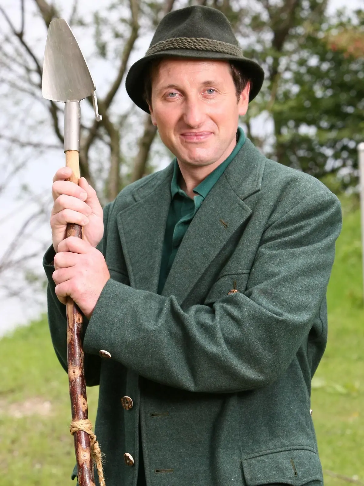 Der singende Schäfer Heinrich hat sein Herzensglück bisher zwar nicht gefunden, bekommt aber eine neue Chance: Liebesbotin Inka überrascht den Landwirt mit Zuschriften von interessierten Damen! Findet Heinrich doch noch sein großes Glück?