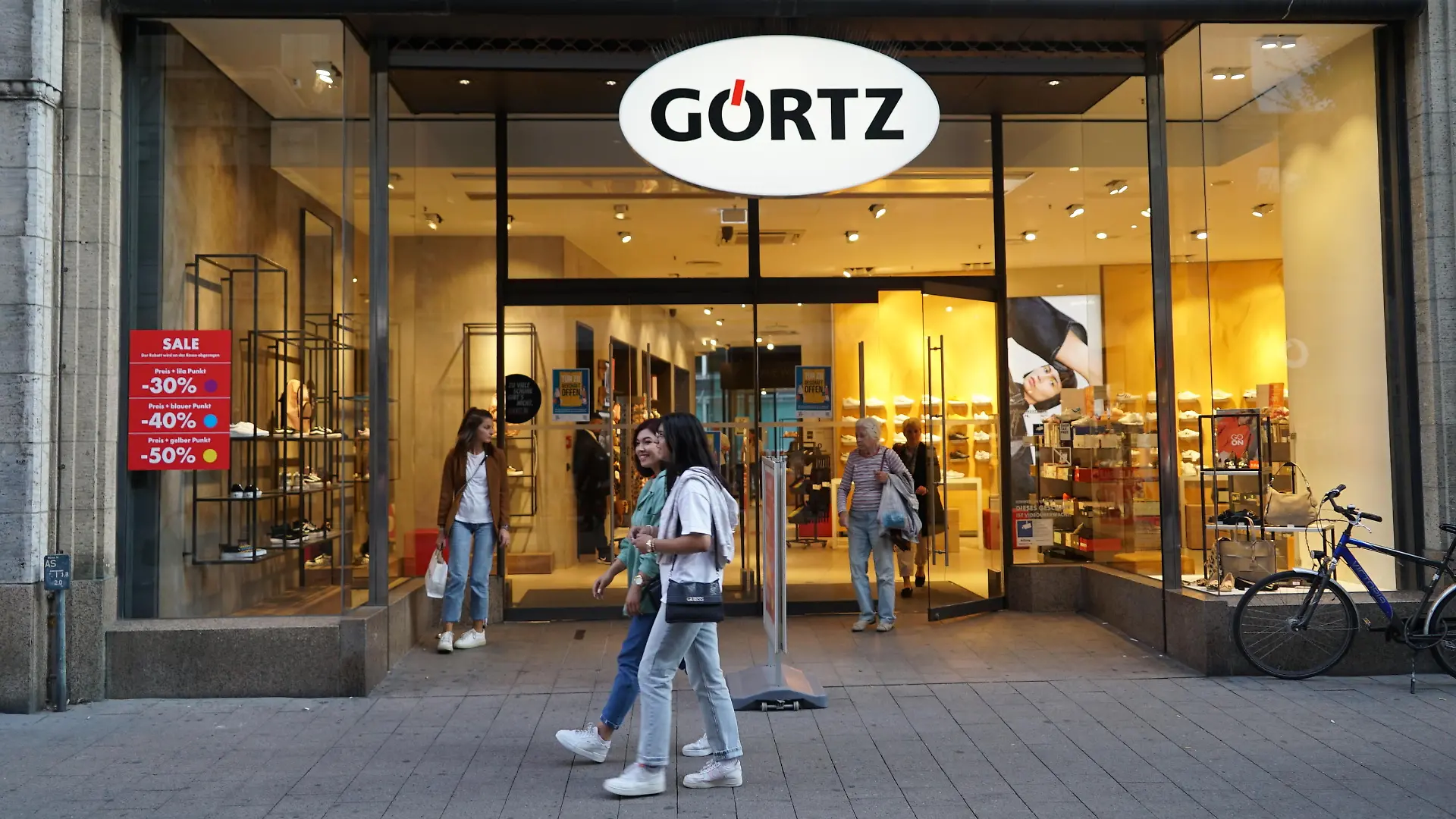 Weniger Verkäufe in der Krise: Das Traditionsschuhhaus Görtz hat Insolvenz angemeldet - hier das Haupthaus in der Hamburger Mönkebergstrasse
/ 060922